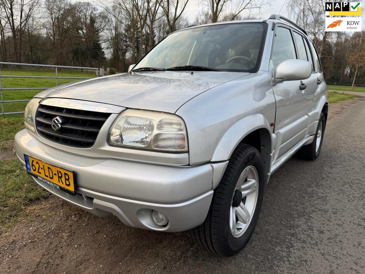 Suzuki Grand Vitara - 2.5 V6 met airco en trekhaak - AutoWereld.nl