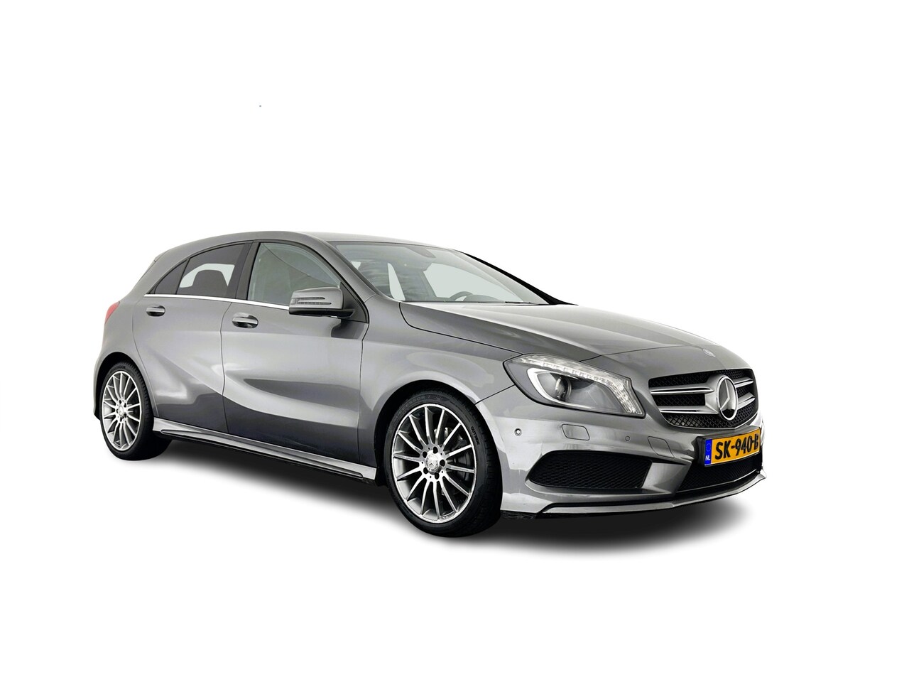 Mercedes-Benz A-klasse - 200 Prestige AMG Aut. *XENON | SPORT-SEATS | 1/2LEATHER | NAVI-FULLMAP | 18''ALU | ECC | P - AutoWereld.nl