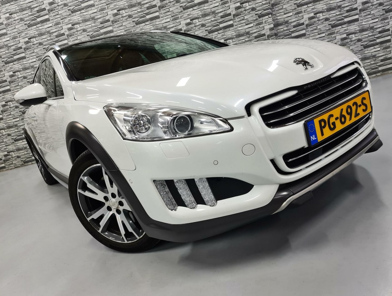 Peugeot 508 RXH - 2.0 HDi Hybrid4 *Parelmoer wit*Panodak*NAP*! - AutoWereld.nl