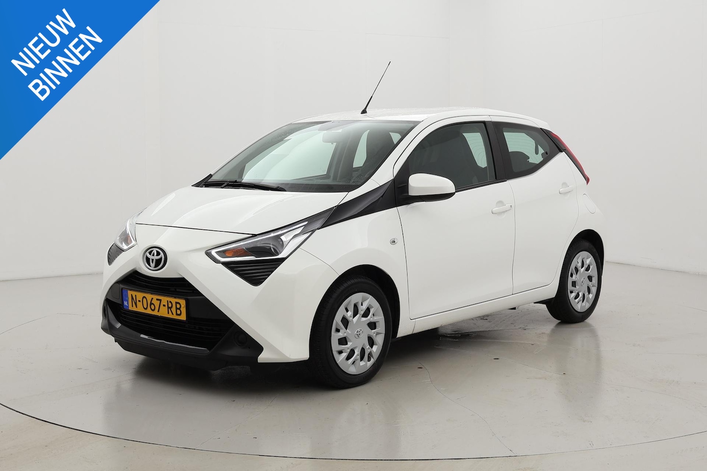 Toyota Aygo - 1.0 VVT-i x-play Automaat - AutoWereld.nl