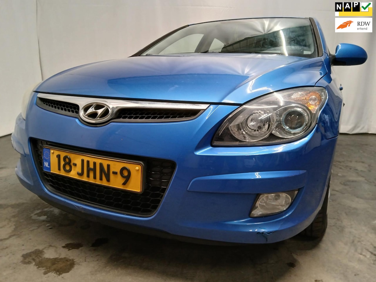 Hyundai i30 - 1.4i Blue Dynamic - Airco - Xenon - Achter Schade - AutoWereld.nl