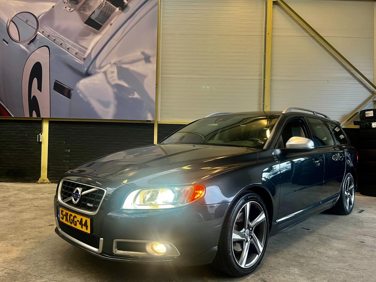 Volvo V70 - 1.6 T4 Automaat R-Edition | Leer | Schuifdak | - AutoWereld.nl