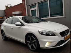 Volvo V40 - D2 2.0 R Design Navi 18"Vlg 1/2 Leder Ecc