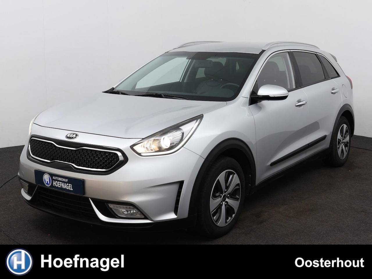 Kia Niro - 1.6 GDi Hybrid First Edition Automaat | Navigatie | Stoelverwarming | Camera | Parkeersens - AutoWereld.nl