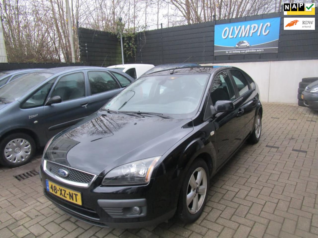 Ford Focus - 1.8-16V Ambiente Flexifuel +Airco +Navigatie - AutoWereld.nl