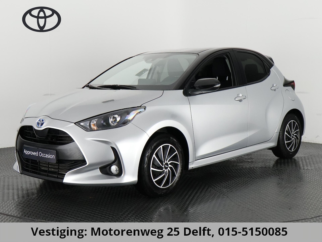 Toyota Yaris - 1.5 HYBRID AUTOMAAT BI-TONE PACK CARPLAY NAVI. CAMERA.ADAPTIVE CRUISE. GARANTIE TOT 4-2034 - AutoWereld.nl