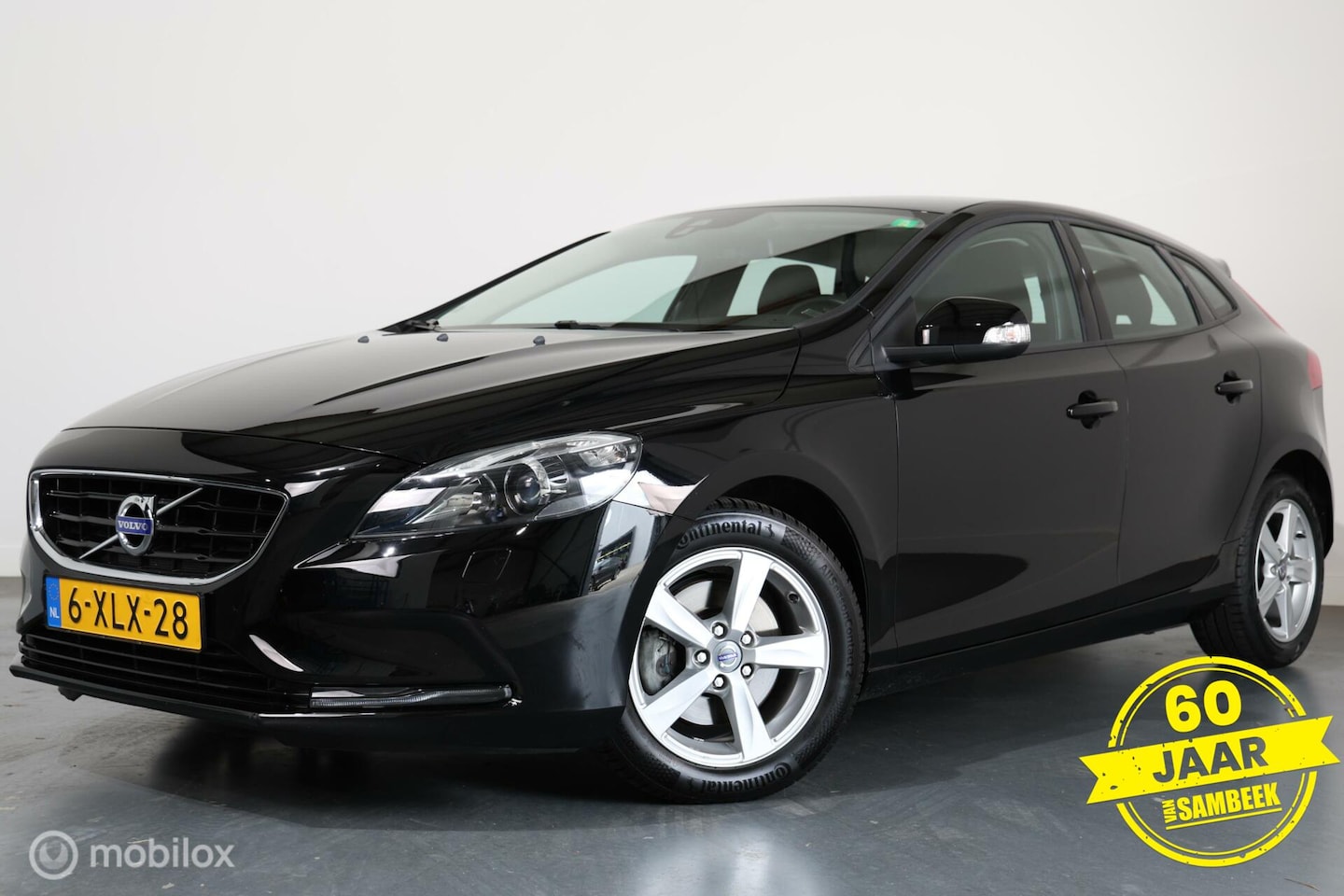 Volvo V40 - 1.6 T4 SUMMUM- AUTOMAAT-NAVI-TREKHAAK - AutoWereld.nl