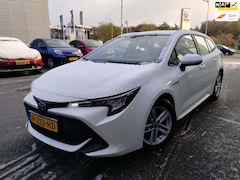 Toyota Corolla Touring Sports - 1.8 Hybrid Active Trekhaak / Dealer onderhouden / Adaptive cruise / MCC / Gouda