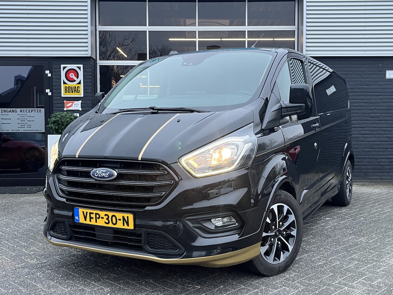 Ford Transit Custom - 320 2.0 TDCI L2H1 Sport 320 2.0 TDCI L2H1 Sport, Automaat, Bluetooth, Cruise, Navi, Trekhaak - AutoWereld.nl