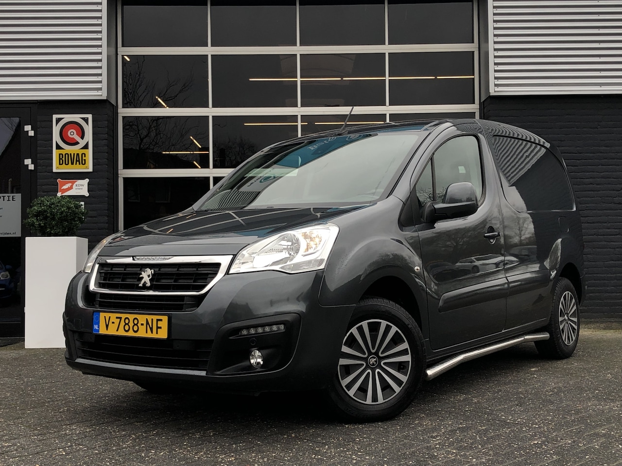 Peugeot Partner - 122 1.6 BlueHDi 120 L1, 3 Zits, Airco, Bluetooth, Cruise, Camera - AutoWereld.nl