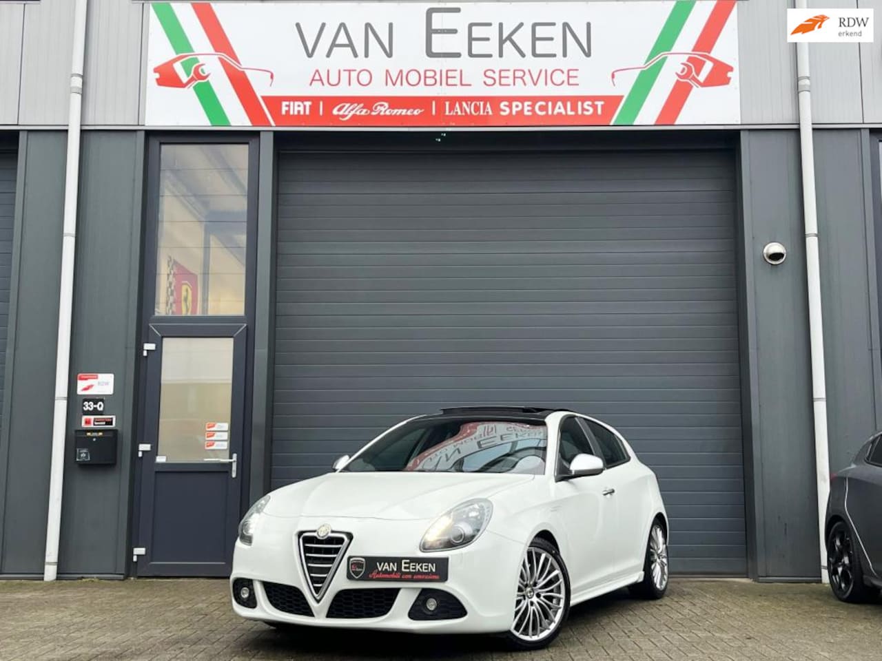 Alfa Romeo Giulietta - 1.4 Turbo 170 PK Distinctive Clima/Cruise/Leer/Xenon/Panodak - AutoWereld.nl