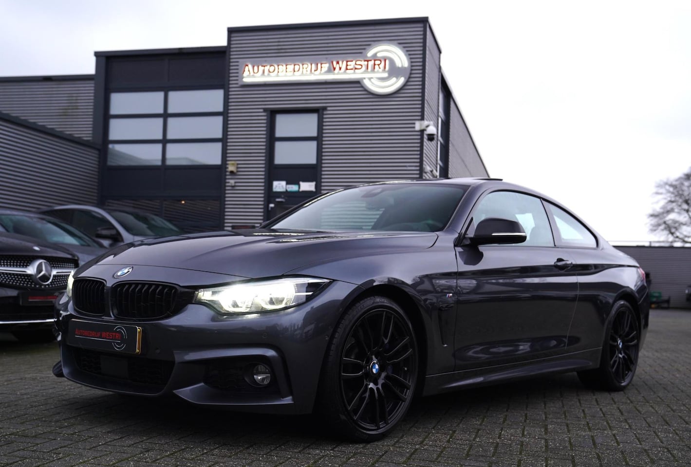 BMW 4-serie Coupé - 440i High Executive | Schuifdak | M-performance | M-uitlaat | Luxe Leder | 360 cam | Digit - AutoWereld.nl