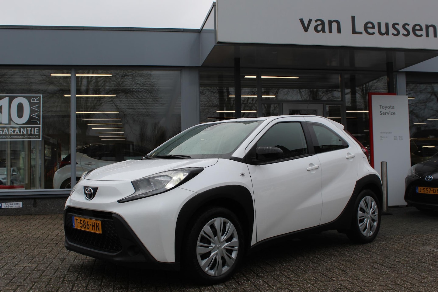 Toyota Aygo X - 1.0 VVT-i MT play 1.0 VVT-I MT PLAY - AutoWereld.nl