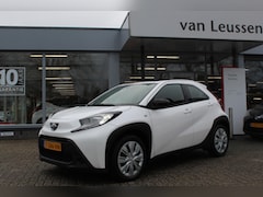 Toyota Aygo X - PLAY TREKHAAK CAMERA AIRCO AD-CRUISE DAB APPLE/ANDROID NL-AUTO