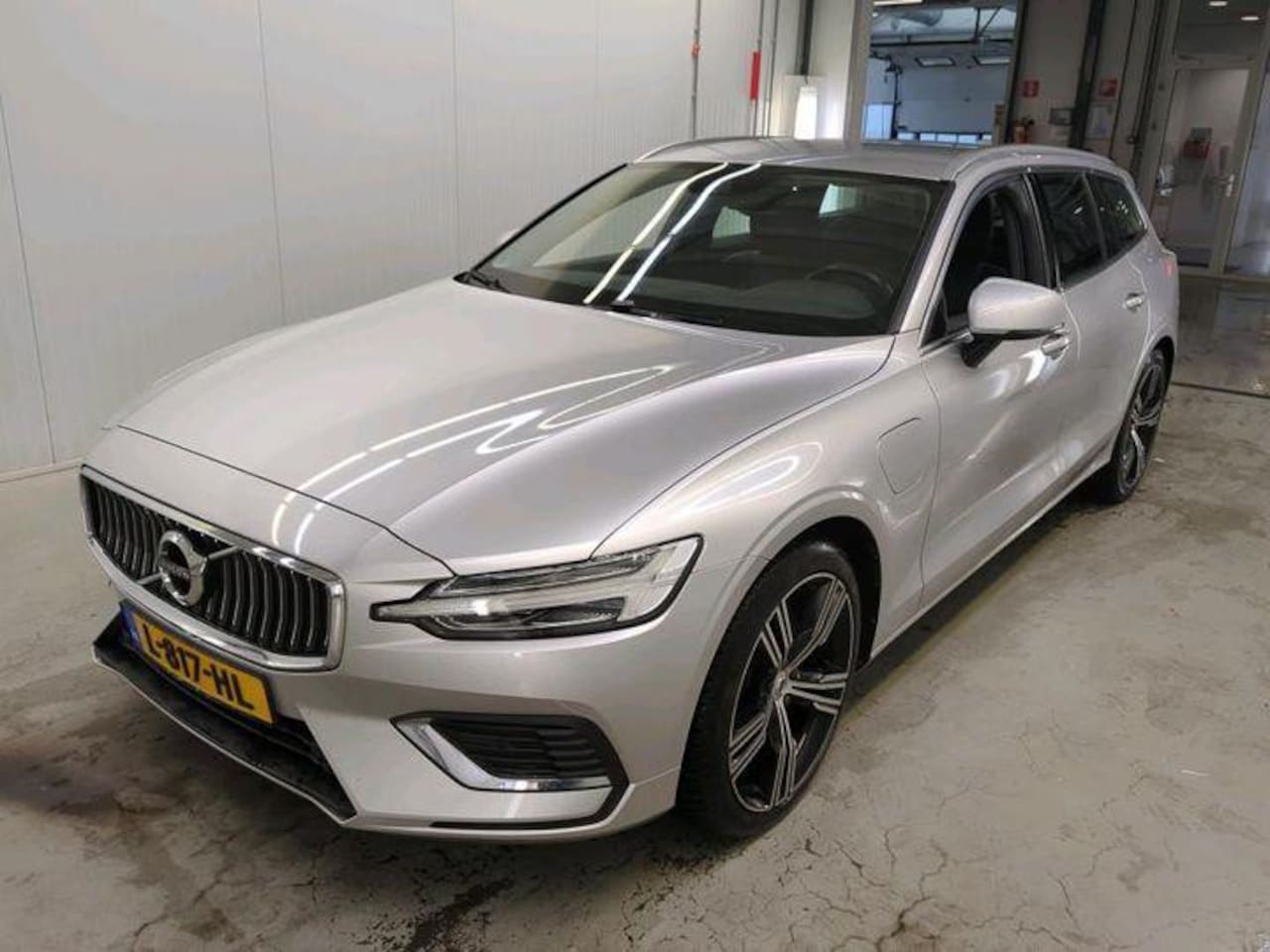 Volvo V60 - 2.0 T6 350PK Recharge AWD Inscription LEDER|CAMERA|TREKHAAK - AutoWereld.nl