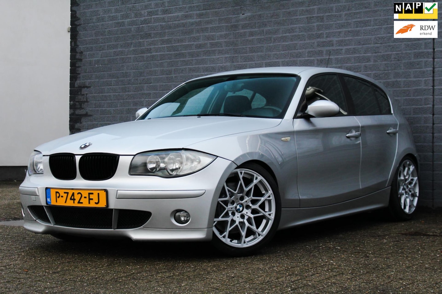 BMW 1-serie - 130i Executive 130i Executive 265pk, Automaat, 18 inch M, NAP - AutoWereld.nl