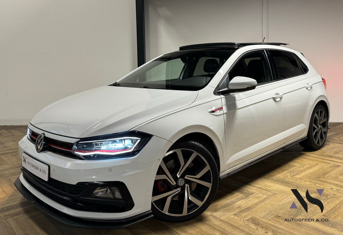 Volkswagen Polo - 2.0 TSI GTI PANO KEYLESS VOL' - AutoWereld.nl