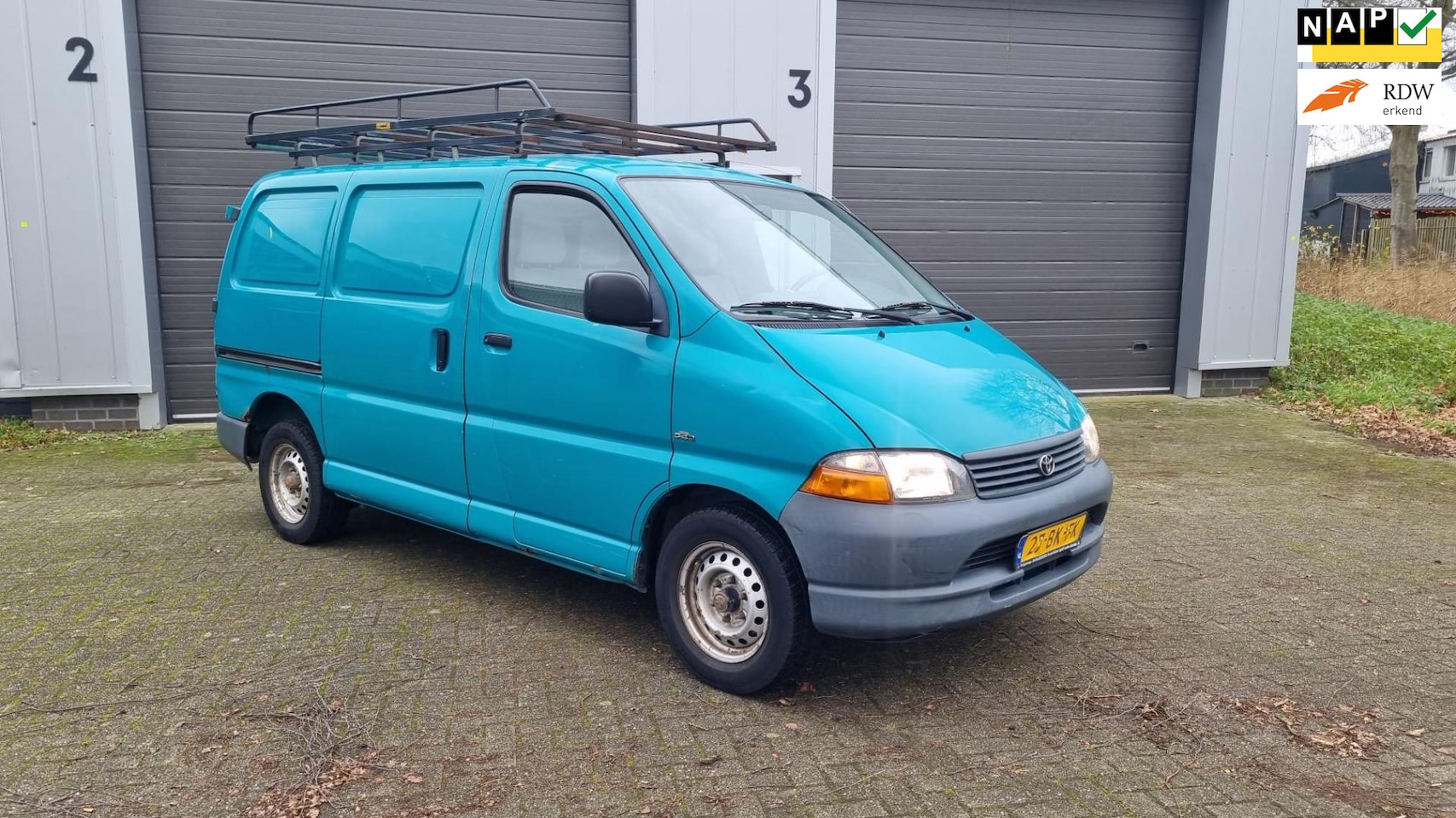 Toyota HiAce - 100 PK DIESEL AIRCO MANUEEL CLEAN CAR APK 2025 - AutoWereld.nl