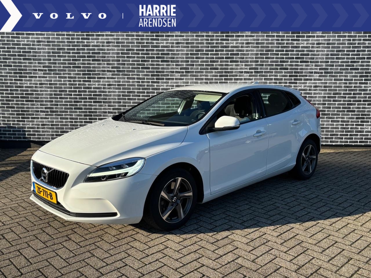 Volvo V40 - 1.5 T2 Polar+ | Trekhaak | Stoelverwarming | Parkeersensoren - AutoWereld.nl