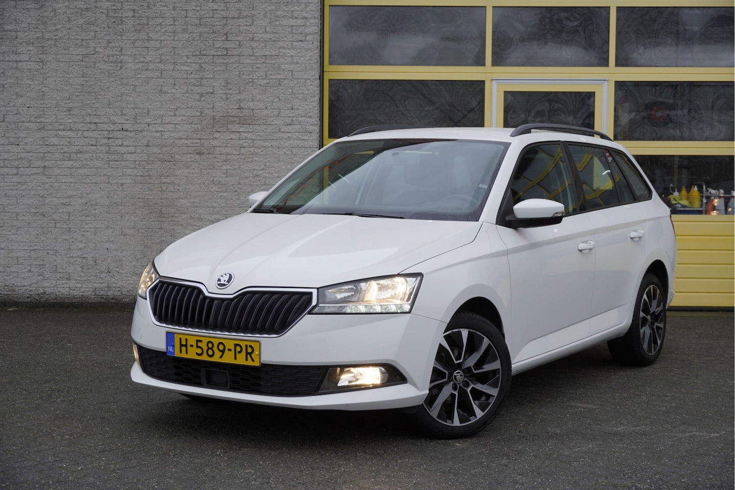 Skoda Fabia Combi - 1.0 TSI Business Edition BJ2020 Lmv 16" | Led | Pdc | Navi | Trekhaak | Airco | Cruise con - AutoWereld.nl