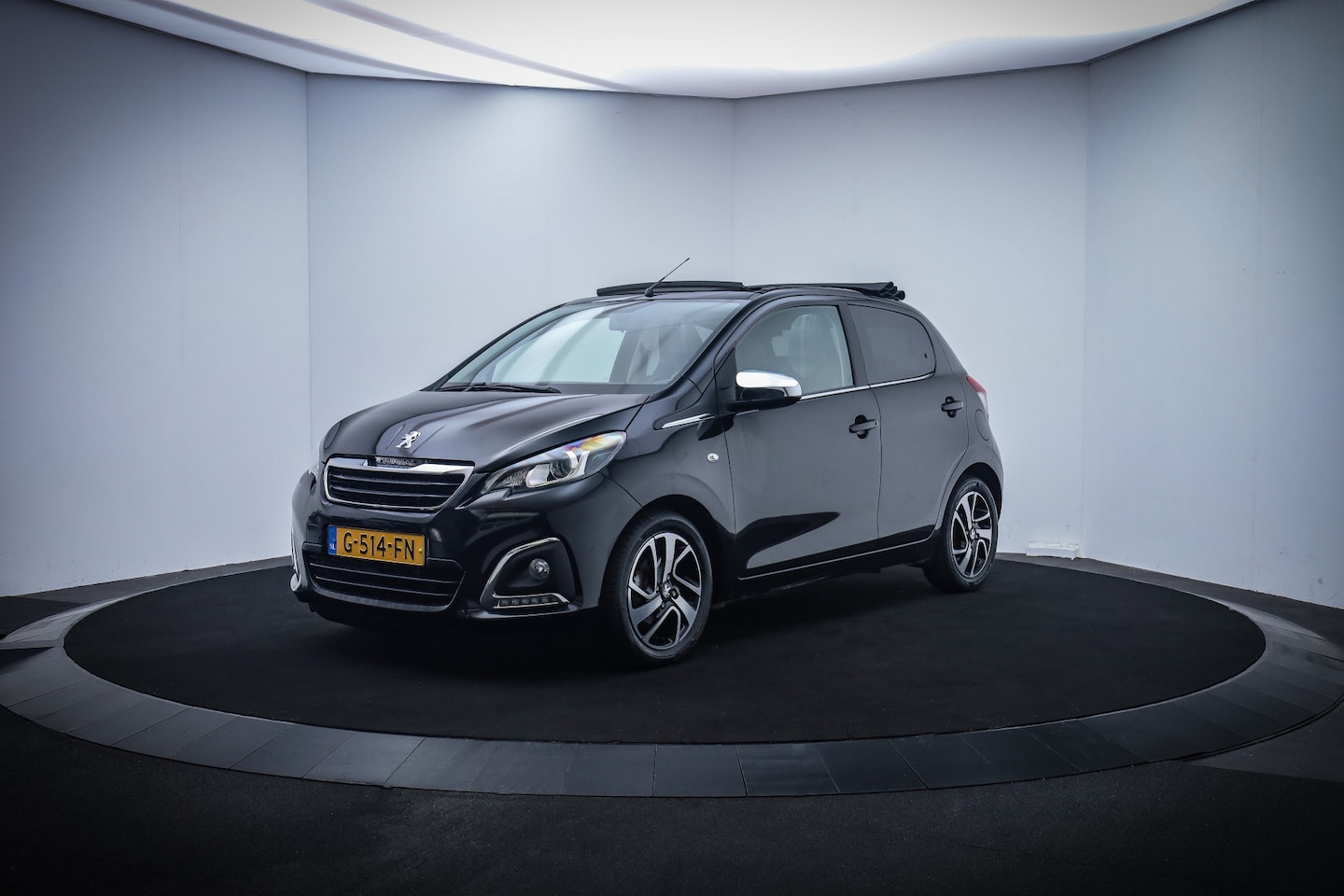 Peugeot 108 - 1.0 e-VTi TOP! ALLURE SCHUIFDAK/CAMERA/CARPLAY/CLIMA/ELEK PAKKET/LMV - AutoWereld.nl