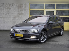 Volkswagen Passat Variant - 1.5 TSI 150PK Automaat 2x R-Line BJ2019 Lmv 17" | Led | Pdc | Navi | Trekhaak | Elek.achte