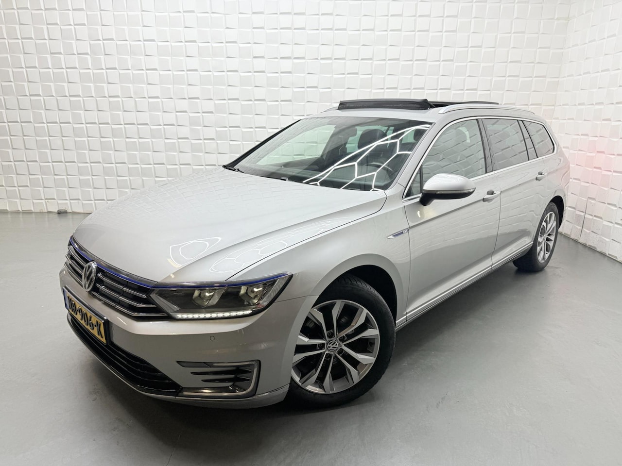 Volkswagen Passat Variant - 1.4 TSI GTE PANO VIRTUAL CAMERA - AutoWereld.nl