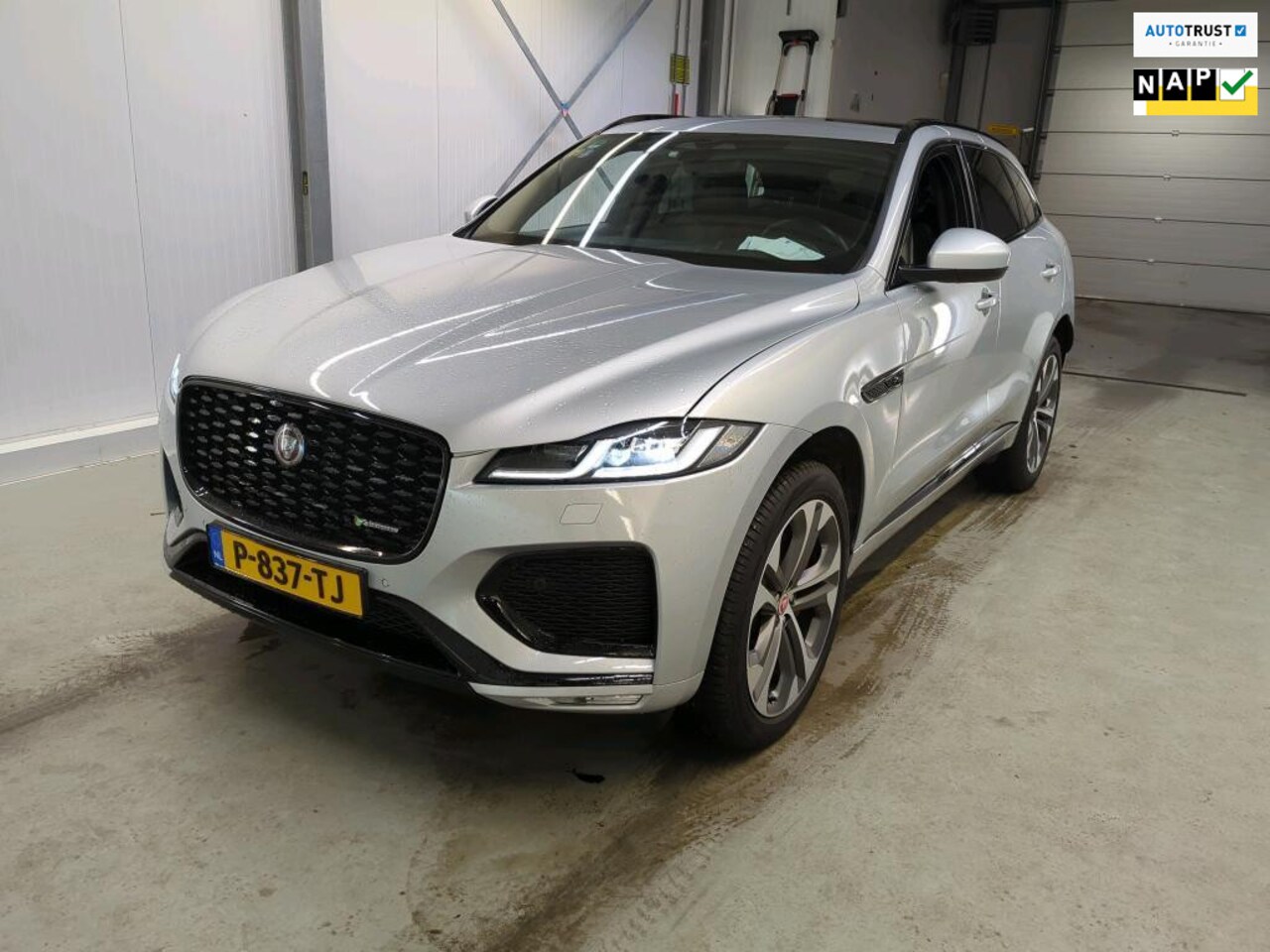 Jaguar F-Pace - 2.0 P400e PHEV R-Dynamic HSE ORG.NED / PANORAMADAK / 360CAMERA / BTW / NAP / NW €108000 - AutoWereld.nl