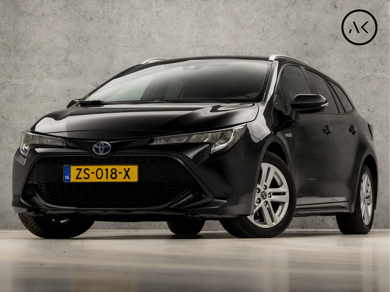 Toyota Corolla Touring Sports - 1.8 Hybrid Sport Automaat (NAVIGATIE, CAMERA, KUIPSTOELEN, GETINT GLAS, DEALER ONDERHOUDEN - AutoWereld.nl