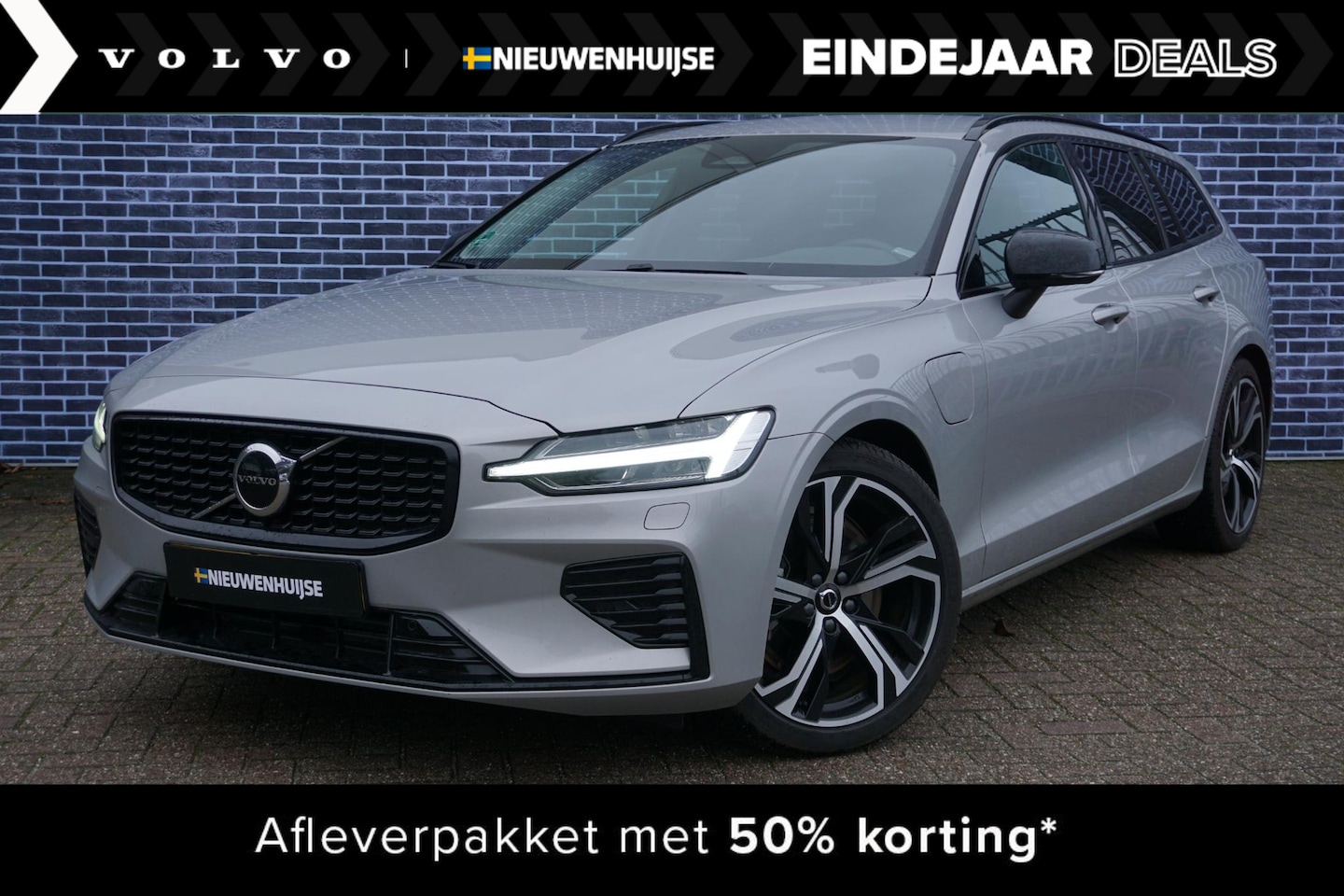 Volvo V60 - 2.0 T6 Plug-in hybrid AWD Plus Dark | Nieuw Binnen | Trekhaak | Harman/Kardon | Lightning - AutoWereld.nl