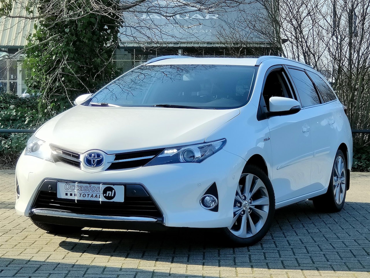 Toyota Auris Touring Sports - 1.8 Hybrid Dynamic | Camera | Climate | Cruise | Trekhaak | Stoelverwarming - AutoWereld.nl