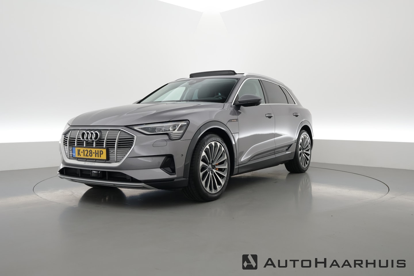 Audi e-tron - e-tron 55 quattro | Pano | HUD | Massage | Luchtvering | Stoelventi. | B&O - AutoWereld.nl