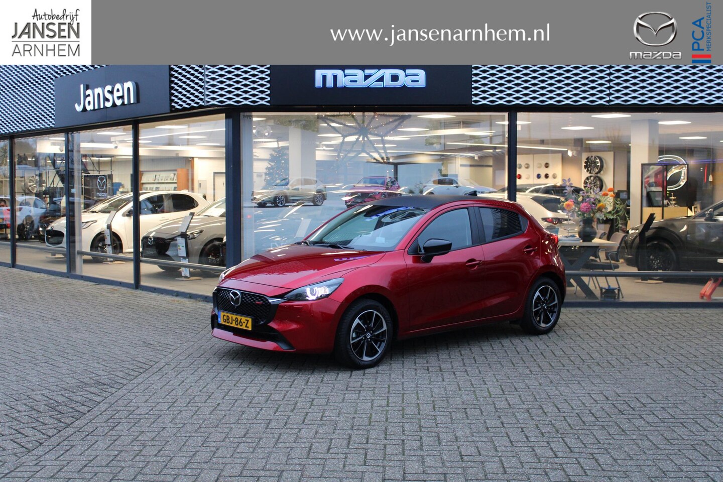 Mazda 2 - 1.5 e-SkyActiv-G 90 Homura Aka 1.5 e-SkyActiv-G 90 Homura Aka , Adap. Cruise, HUD, PDC, 360 Camera, Stoelverwarming, Stuu - AutoWereld.nl