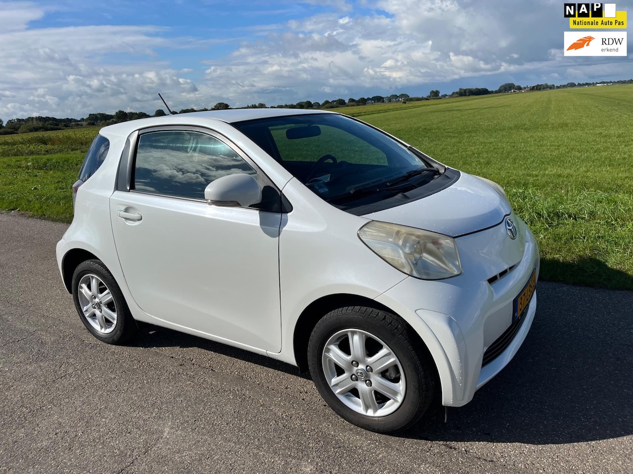 Toyota iQ - 1.0 VVTi Comfort 1.0 VVTi Comfort - AutoWereld.nl