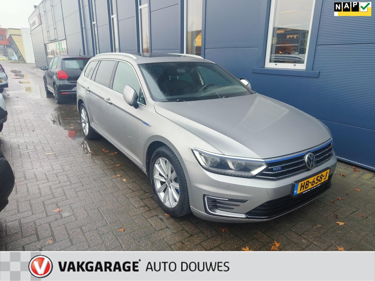 Volkswagen Passat Variant - 1.4 TSI GTE Highline |NAP | Pano | ACC | Leder & Alcantara | Carplay | Trekhaak - AutoWereld.nl