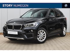 BMW X1 - sDrive20i High Executive Automaat / Panoramadak / Achteruitrijcamera / Sportstoelen / Head