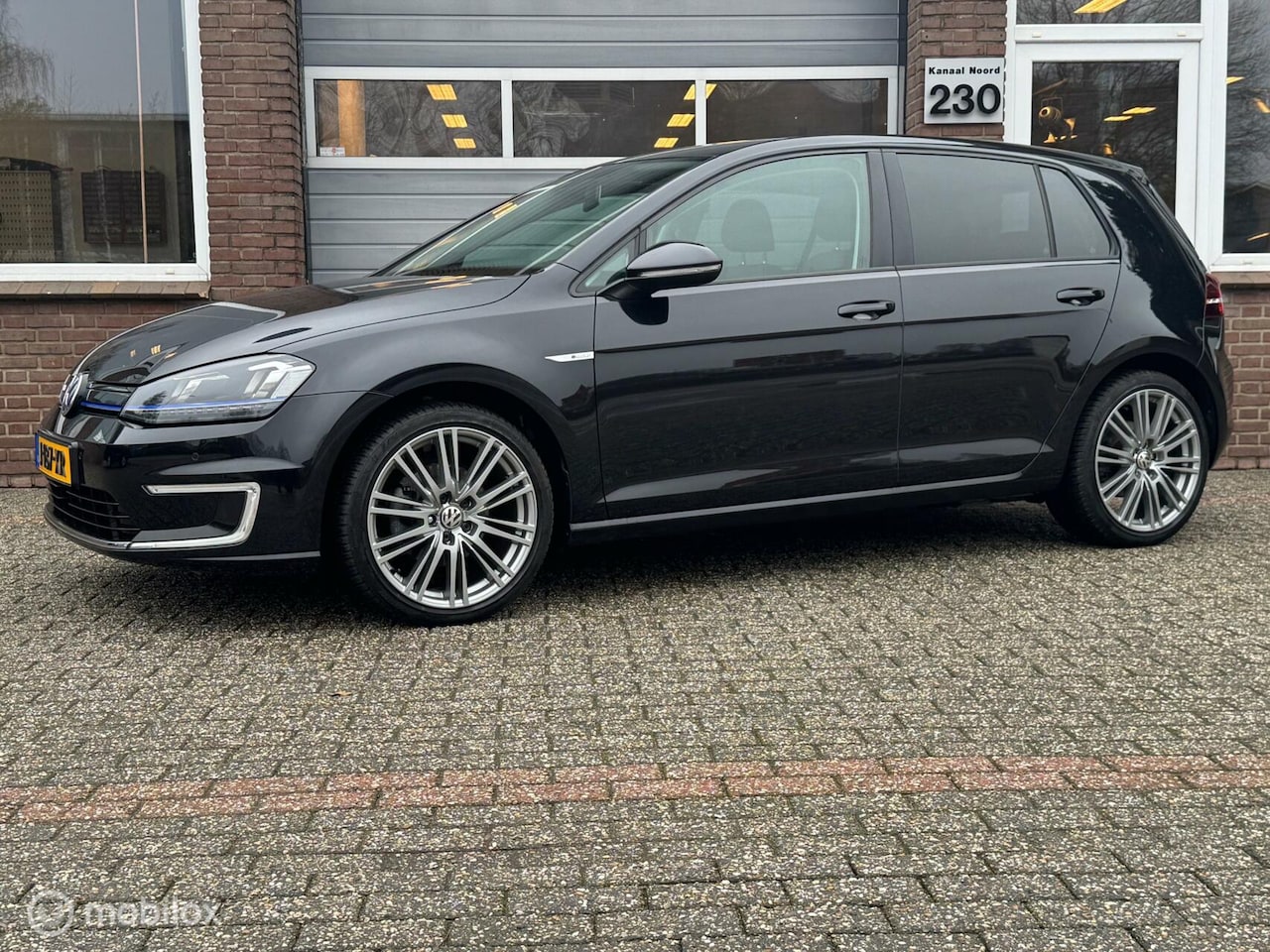 Volkswagen e-Golf - AUT MINUS € 2000,- SUBSIDIE! € 8950,- - AutoWereld.nl