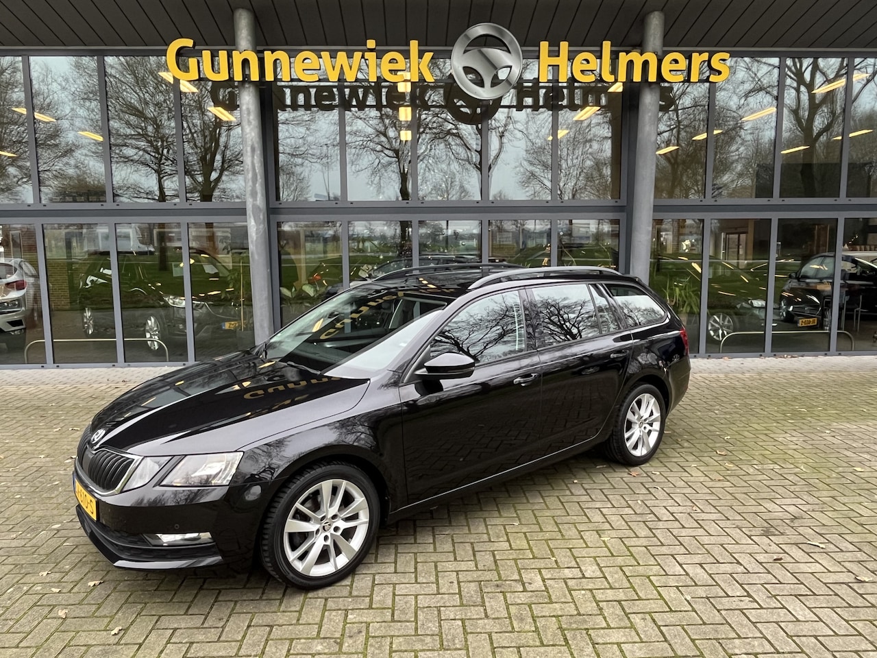 Skoda Octavia Combi - 1.4 TSI Greentech Style Business | CRUISE CONTROL | NAVIGATIE | CARPLAY | PDC VOOR & ACHTE - AutoWereld.nl