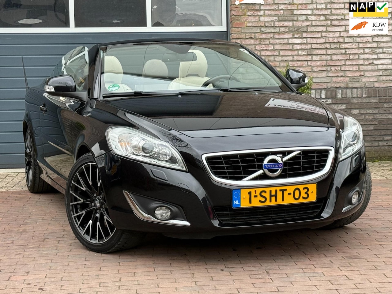 Volvo C70 Convertible - 2.5 T5 Tourer Automaat|Leder|Navi - AutoWereld.nl