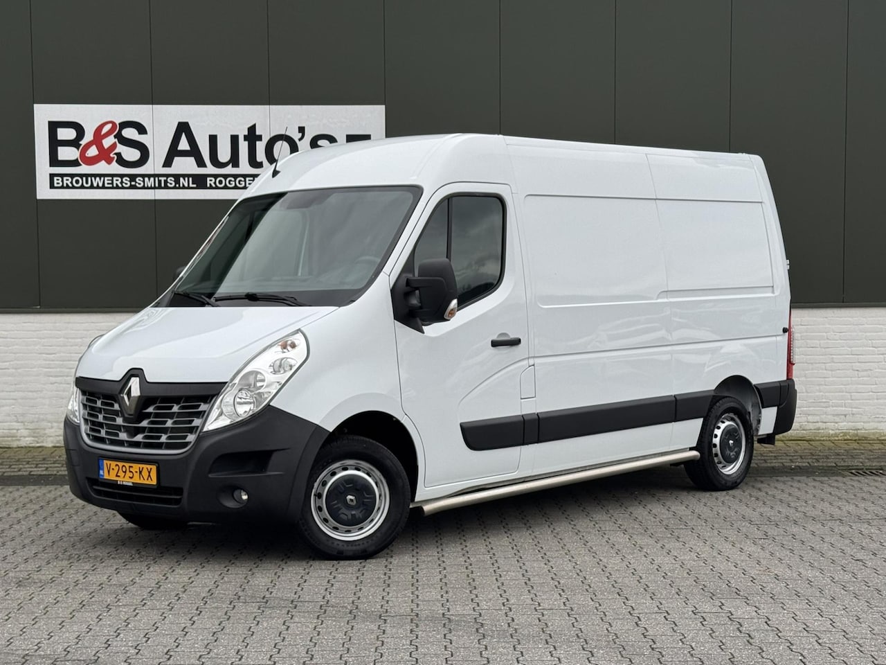 Renault Master - T35 2.3 dCi L2H3 Camera Cruise Clima Navigatie 3 Zitplaatsen Pdc 4 Seizoenen banden - AutoWereld.nl