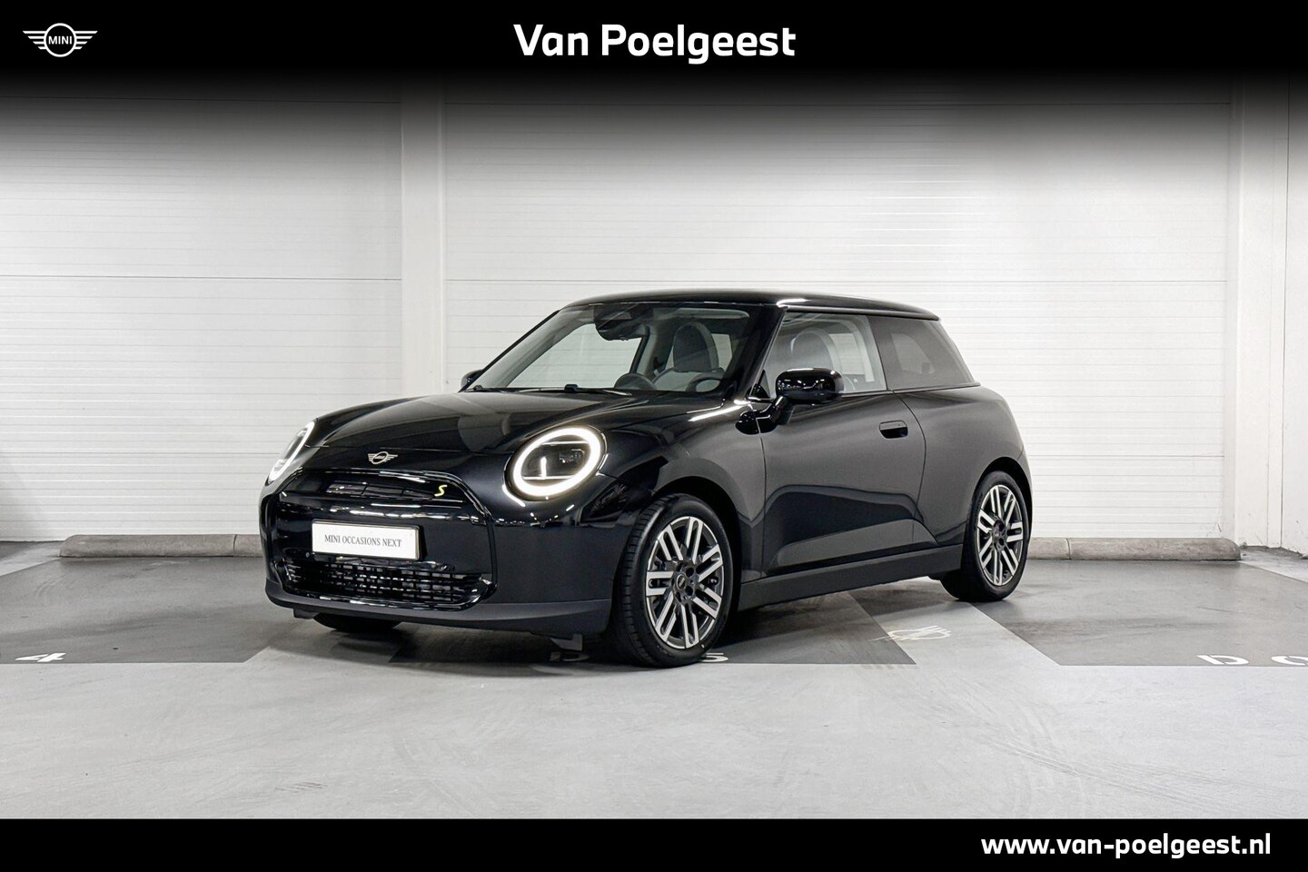 MINI Mini-Electric - Cooper SE | John Cooper Works | Pakket M | 17inch | Panoramadak | Subsidie Deals - AutoWereld.nl