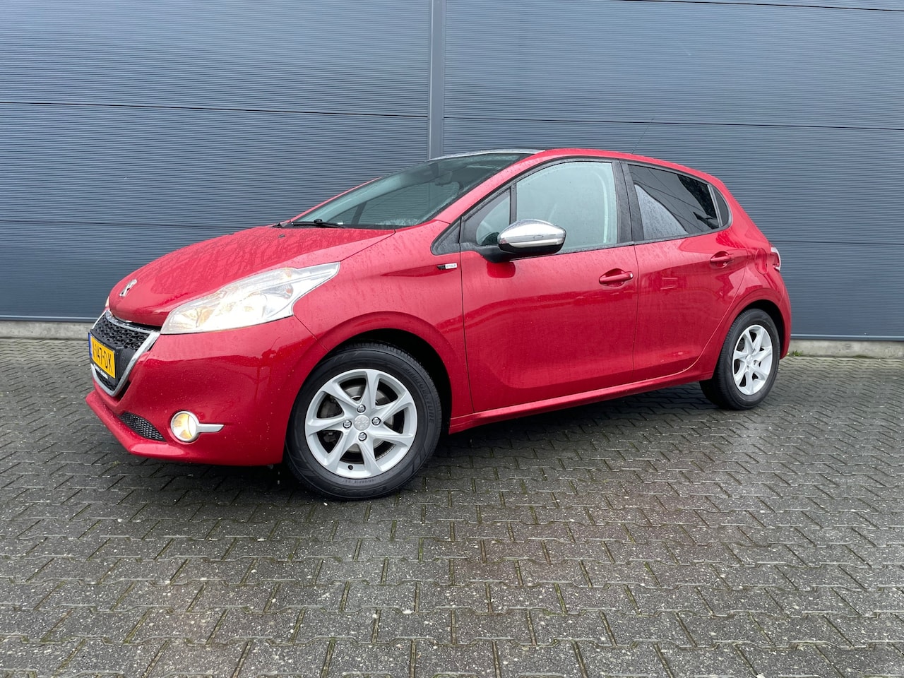 Peugeot 208 - 1.2 PureTech Style met panoramadak - AutoWereld.nl