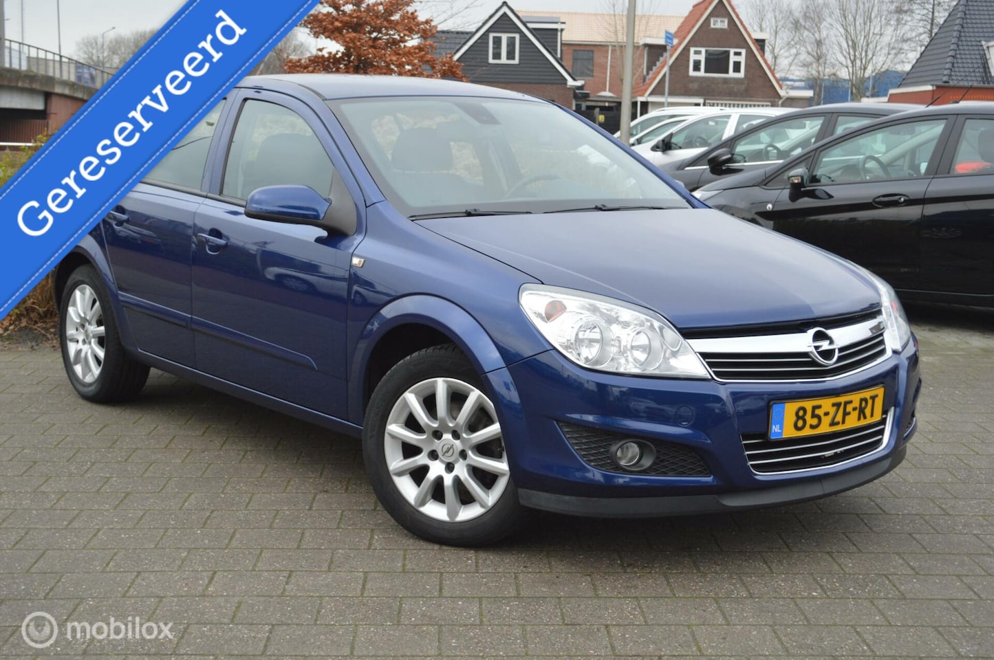 Opel Astra - 1.6 Executive 5drs | Airco | Trekhaak - AutoWereld.nl