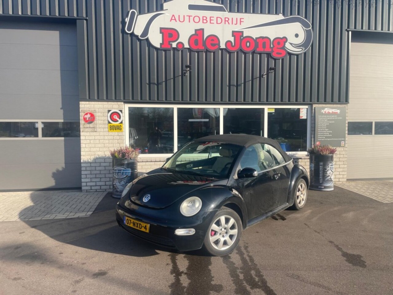 Volkswagen New Beetle - 1.4i HIGHLINE  Cabrio  Softtop  Leder  Stoelverwarming - AutoWereld.nl