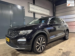 Volkswagen T-Roc - 1.5 TSI Sport Camera Stoelverwarming Apple Carplay BTW