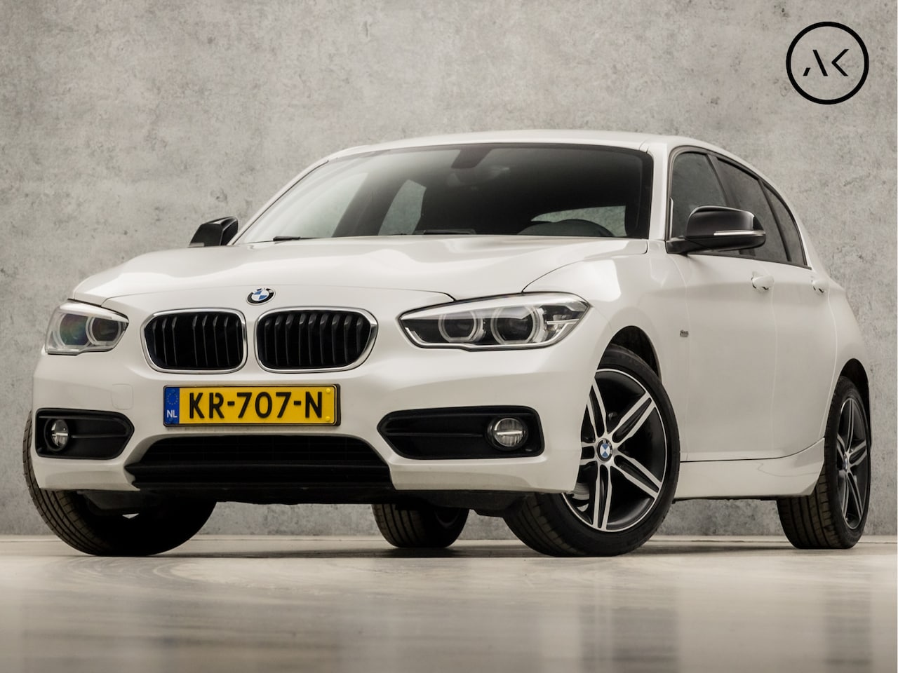 BMW 1-serie - 116i Sportline (NAVIGATIE, NAP, CLIMATE, GETINT GLAS, ZWART HEMEL, CRUISE, SPORTSTOELEN, P - AutoWereld.nl