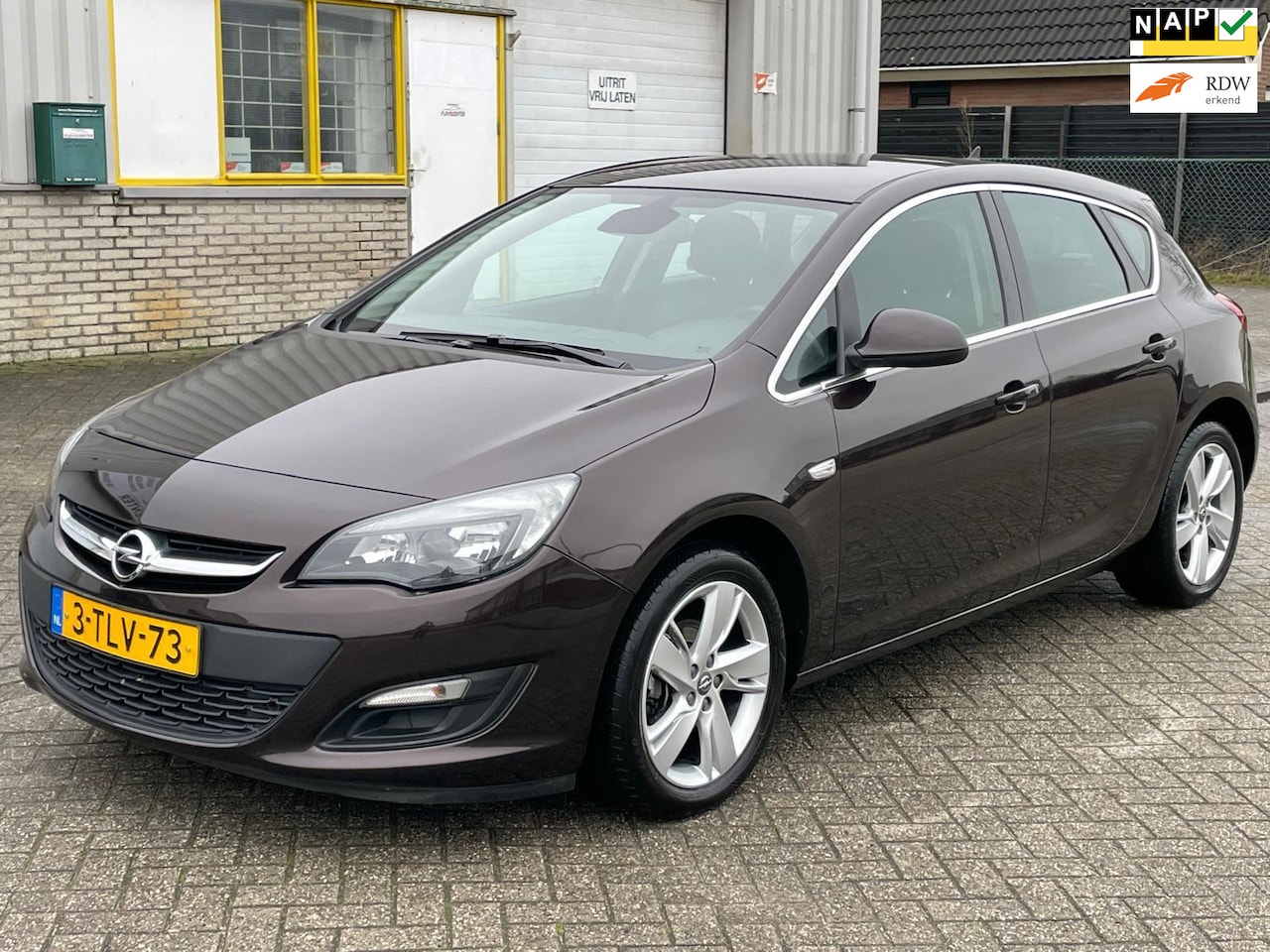 Opel Astra - 1.4 TURBO 120 PK 6 BAK Bj 2014 Berlin 1e Eig Weinig Km,s Ecc Airco Prof Navi Cruise Contro - AutoWereld.nl