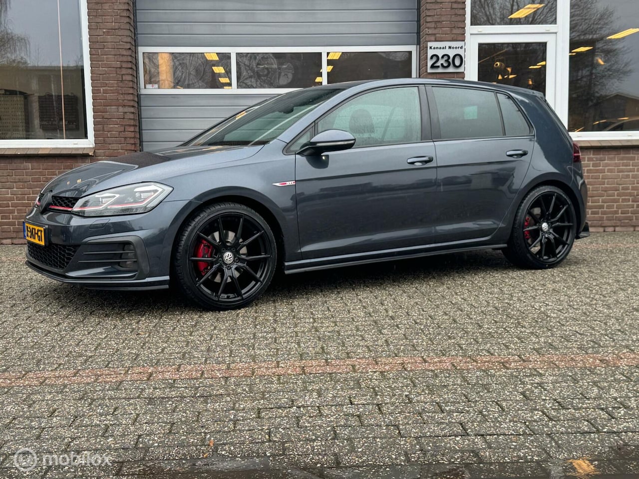 Volkswagen Golf - 2.0 TSI GTI DSG NAVI/XENON/LED/CAMERA - AutoWereld.nl