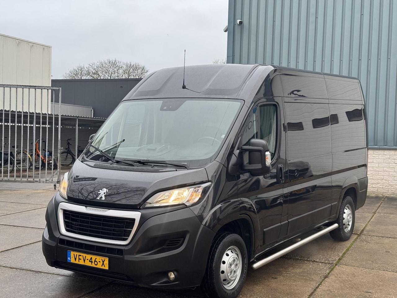 Peugeot Boxer - 330 2.2 BlueHDi 140 L2H2 Asphalt 330 2.2 BlueHDi 140 L2H2 Asphalt - AutoWereld.nl