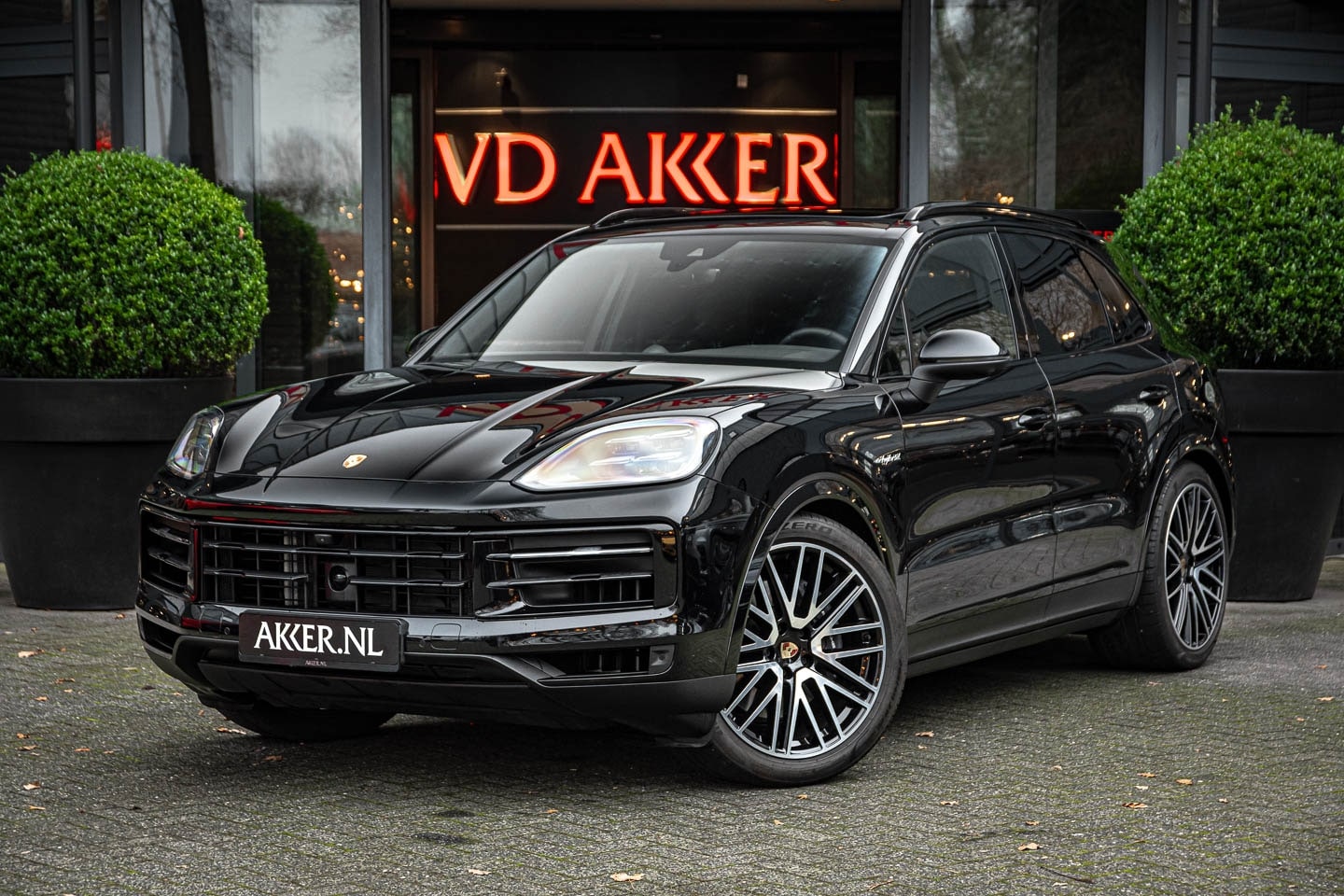 Porsche Cayenne - E-HYBRID LUCHTVERING+22INCH+PANO.DAK+ACC+3DCAMERA - AutoWereld.nl